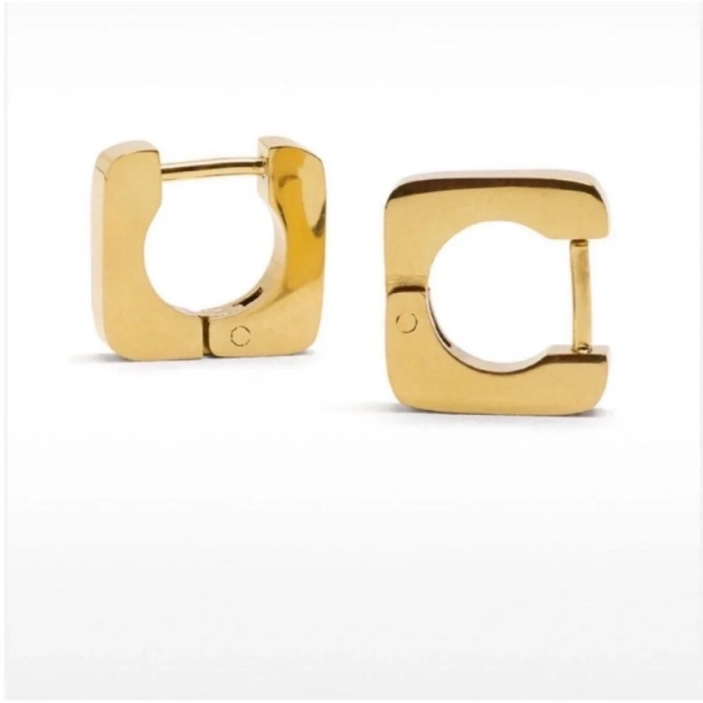 New! Gold Flat Square Huggie Earrings (1012) NWOT - Picture 1 of 2
